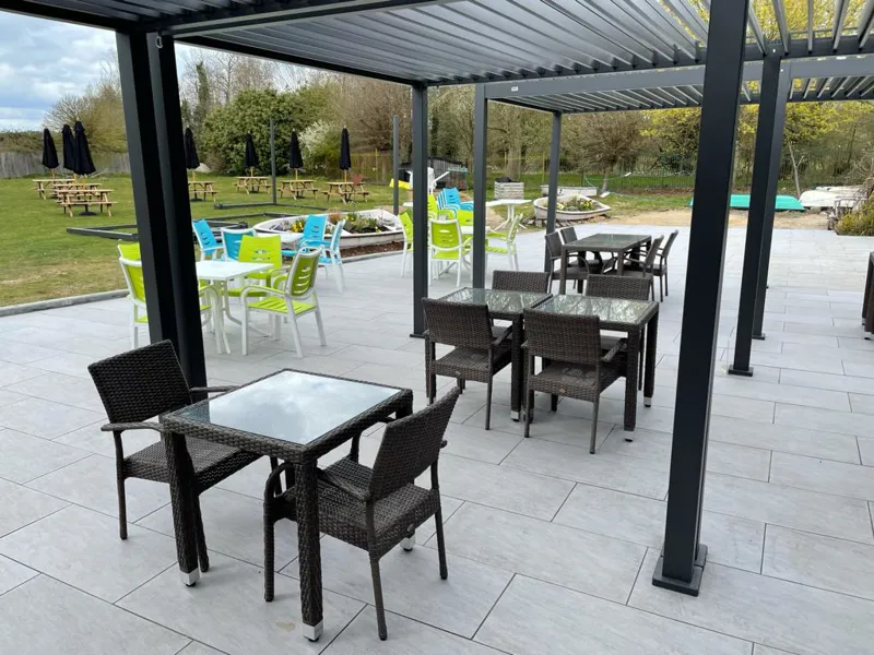 Kingfisher outdoor dining area
